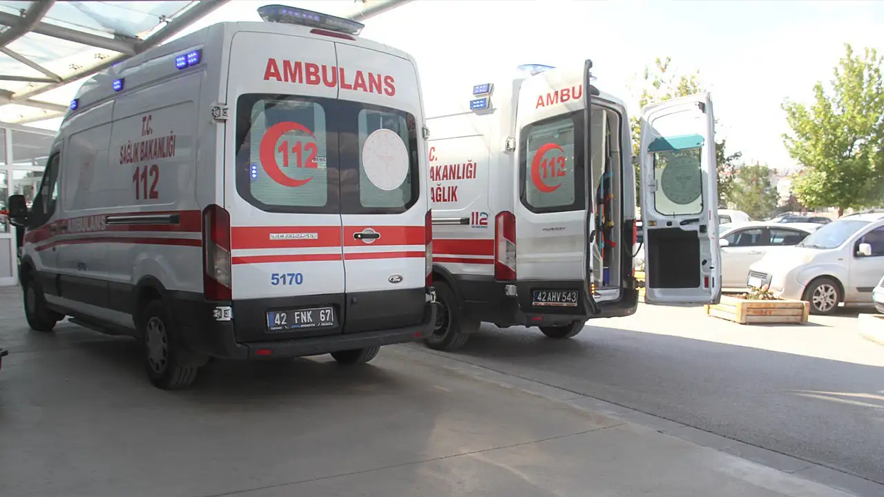Konya'da yürekler ağza geldi! Taksi anne ve kızına çarptı