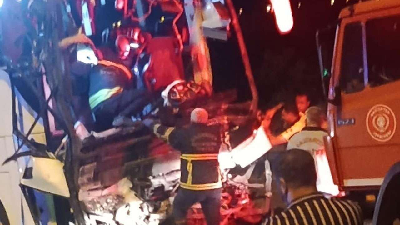 Konya-Kahta otobüsünde feci kaza: 2 ölü 22 yaralı!