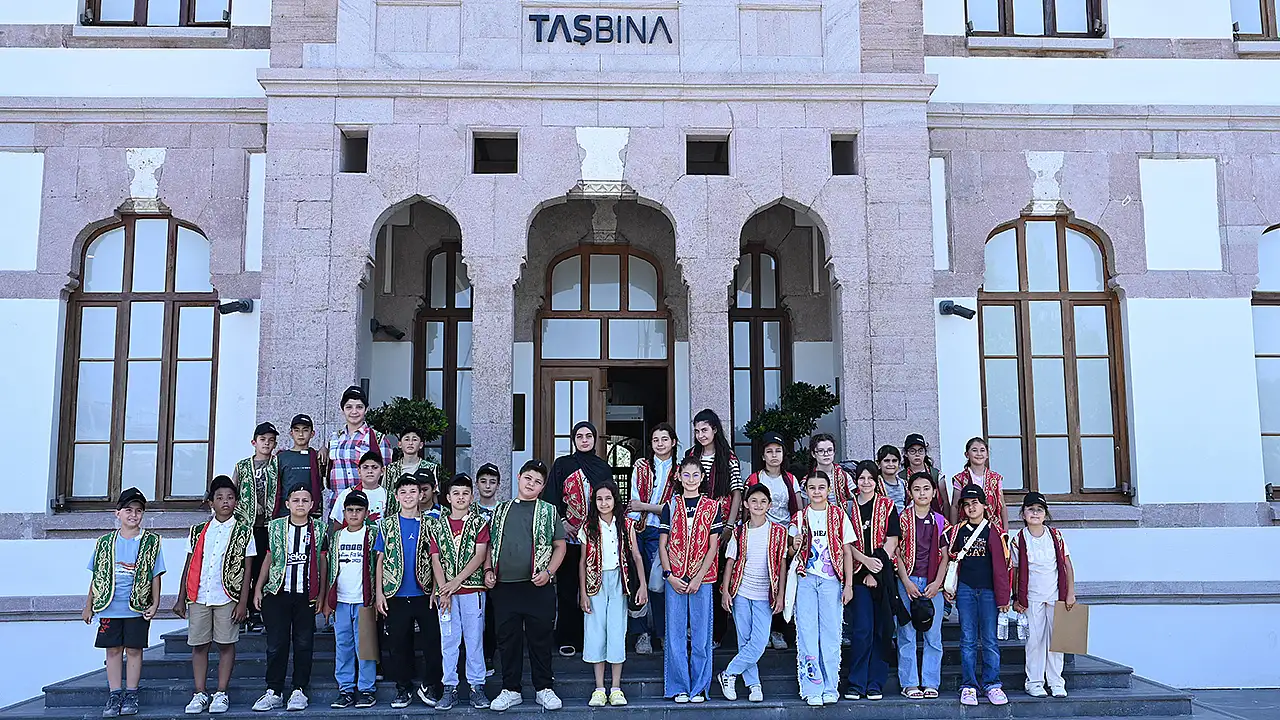 Konya'nın kalbinde ipucu avı: Ellerinde haritayla sokaklara döküldüler