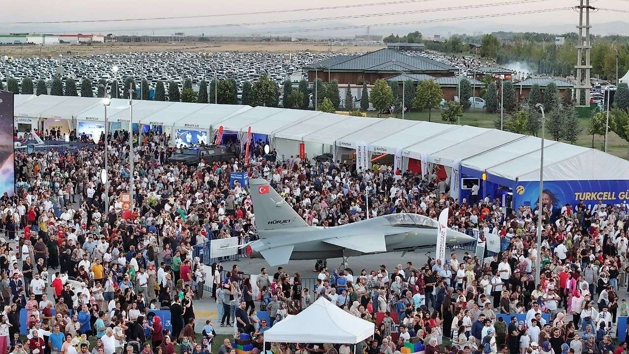 Konya semaları hareketlendi! Türk Yıldızları nefesleri kesti