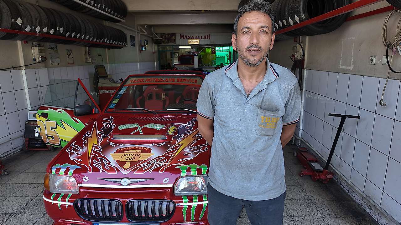 Konyalı ustanın eseri: 100 bin TL harcayıp filmdeki arabaya dönüştürdü