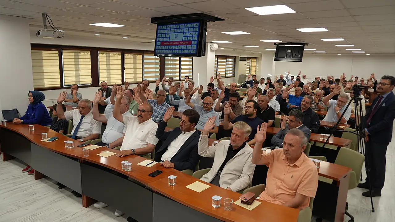 Öztürk: Ekonomi programı güncellenmeli