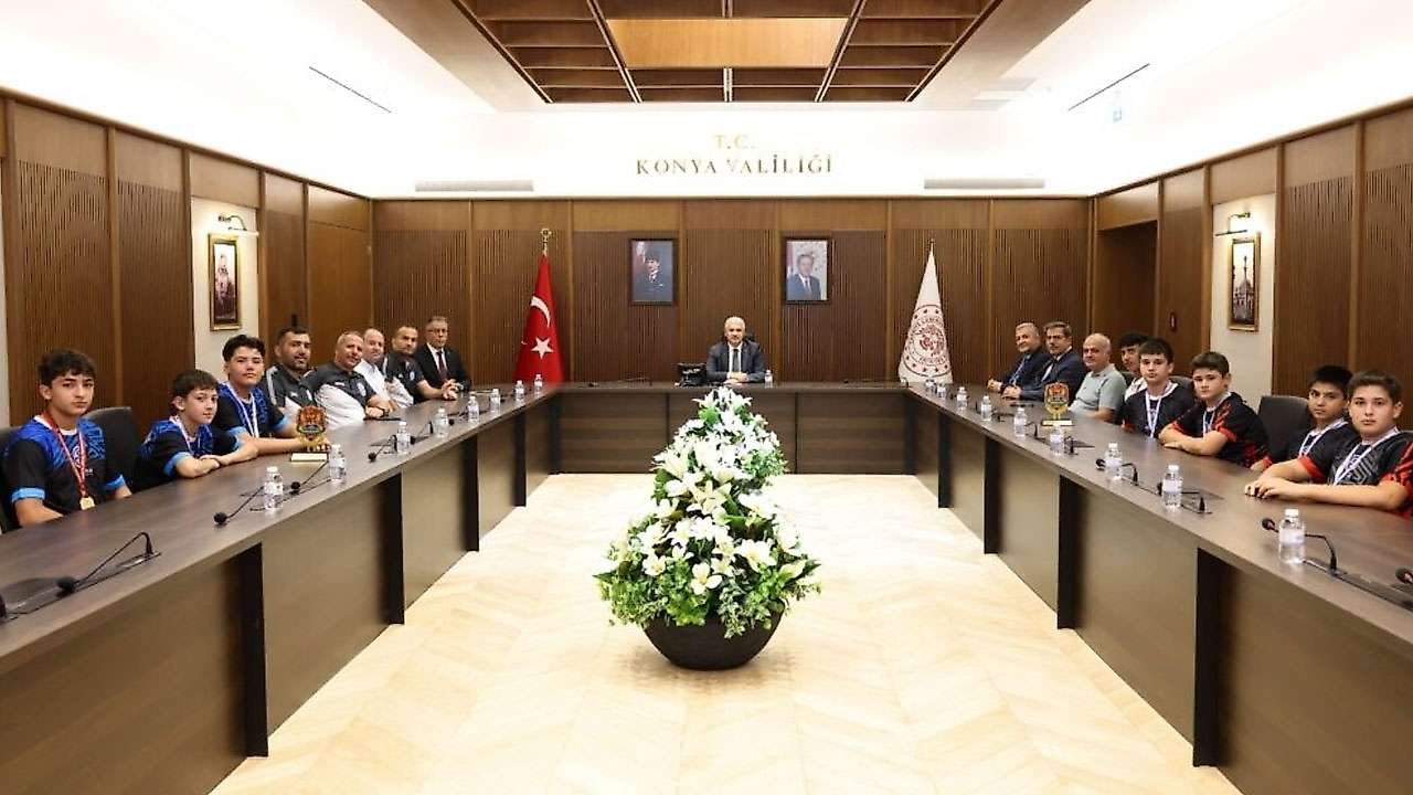 Şampiyonlardan Vali Akın'a ziyaret