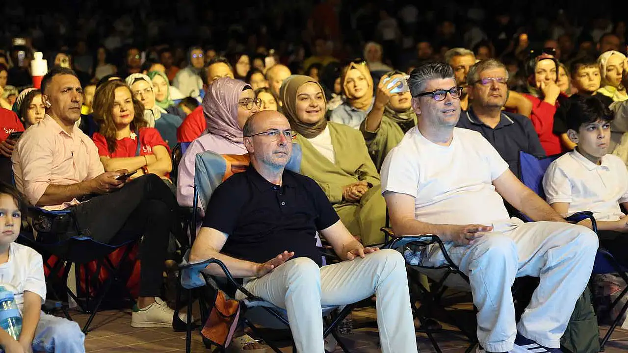 Selçuklu'da 2000'ler Türkçe Pop rüzgarı esti