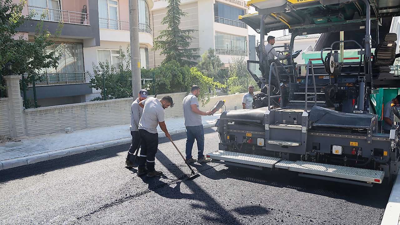 Konya'da ulaşım konforu artıyor: Selçuklu'da asfalt çalışmaları sürüyor