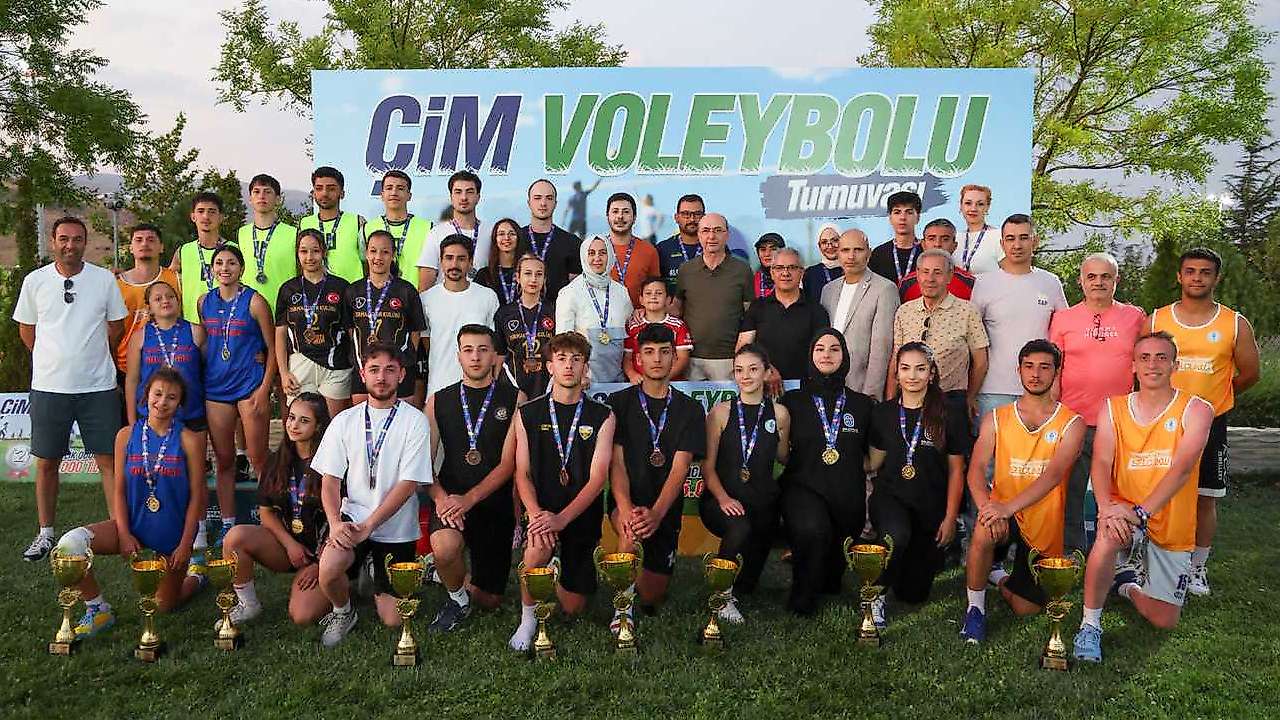 Selçuklu'da Çim Voleybol heyecanı sona erdi! İşte şampiyonlar