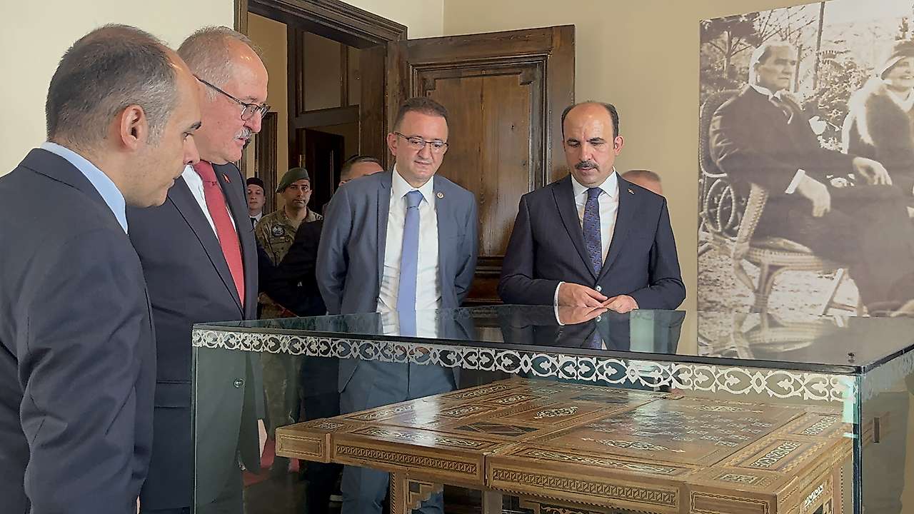 Zamansız Çehre sergisi Konya'da açıldı