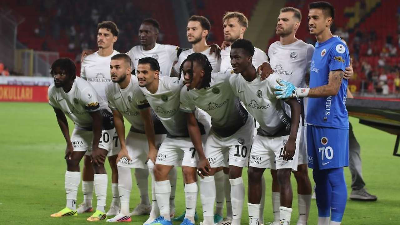 Zirvede Gençler var! Konyaspor puanla tanışamadı