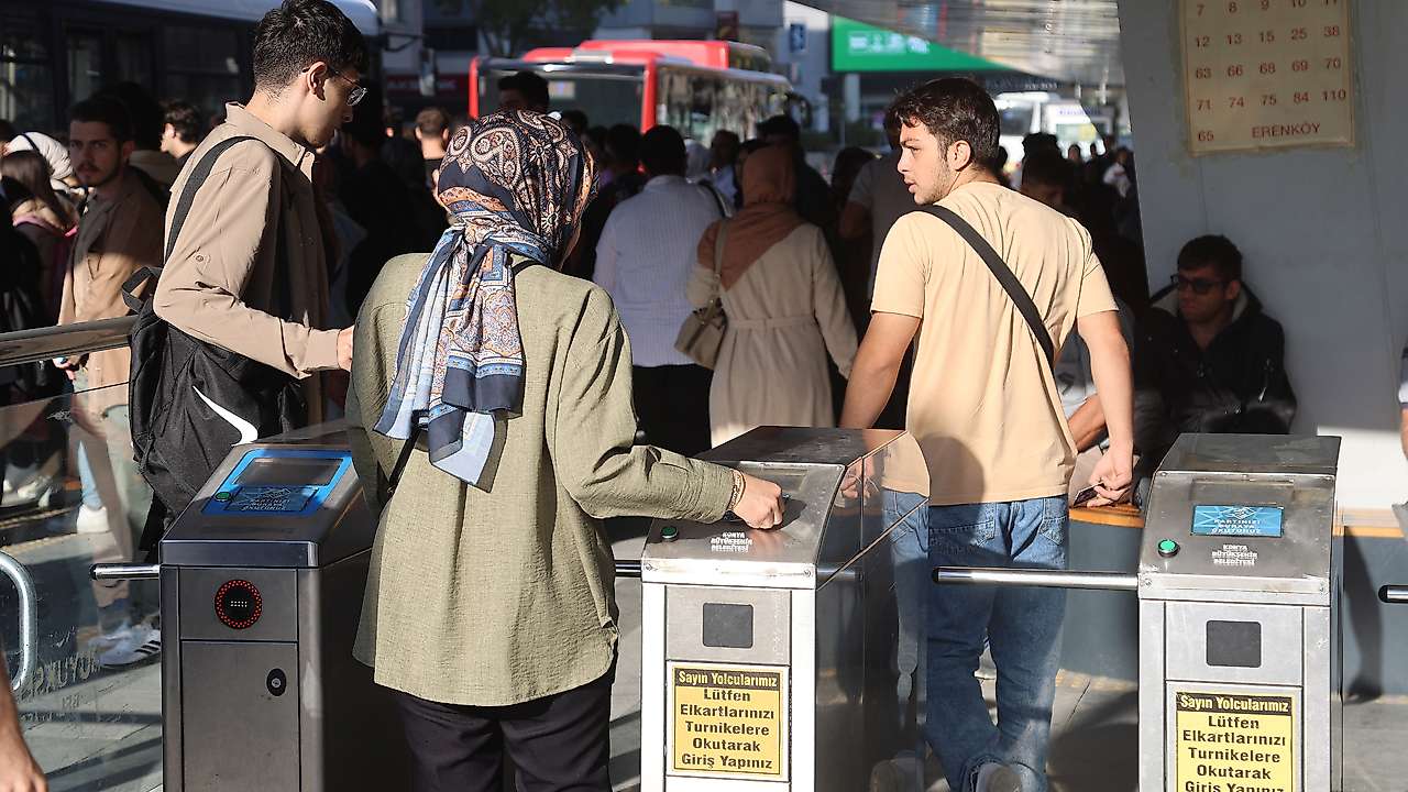Başkan Altay duyurdu: Konya'da öğrencilere ulaşım jesti!