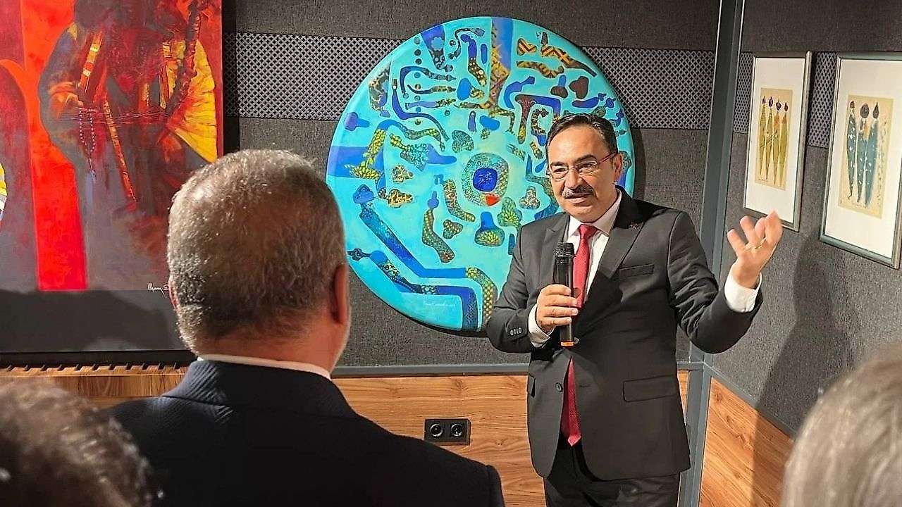 'Aşk'a Yolculuk' sergisine yoğun ilgi