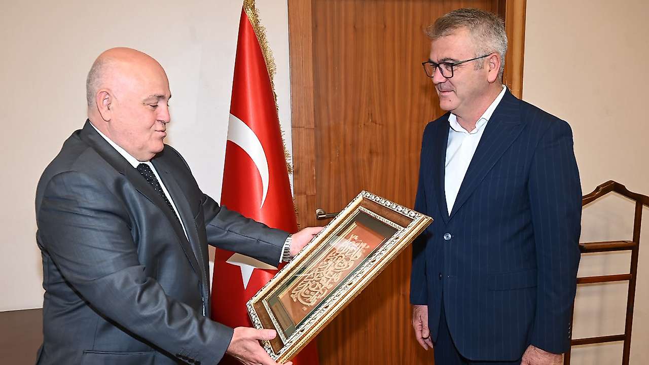 Başkan Ustaoğlu'ndan Kaymakam Gözel'e hayırlı olsun ziyareti