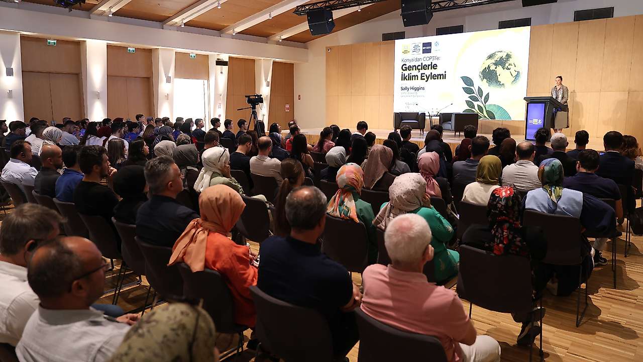 COP31'in gençlik elçisi Konya'da gençlerle bir araya geldi
