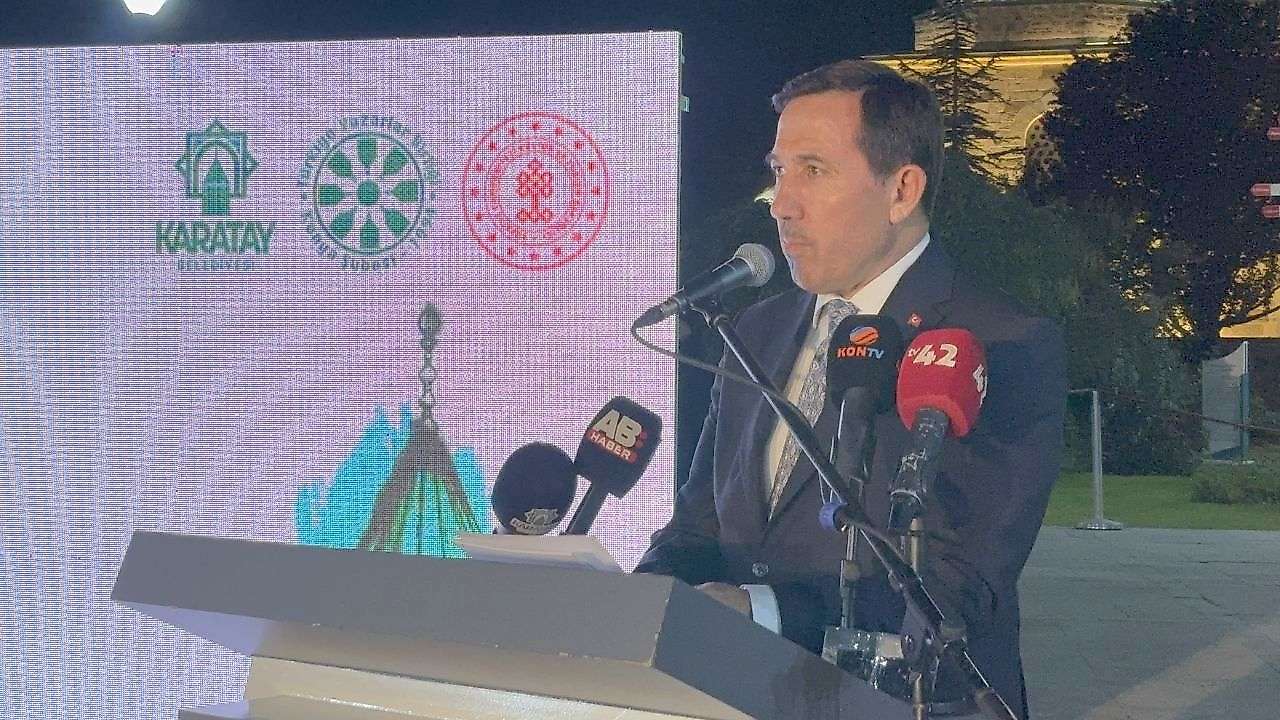 Konya'da şiir şöleni mest etti