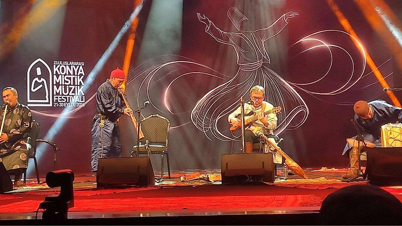 Konya Mistik Müzik'te 'Hun Huur Tu' mest etti