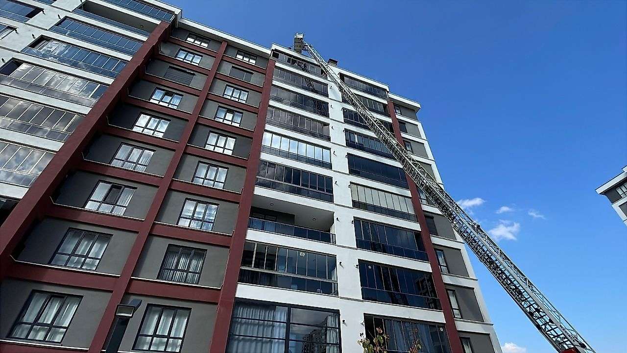 Konya'da intihara alkollü gitti 10. katta sızdı uyudu