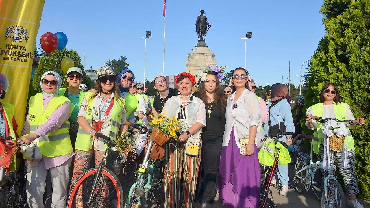 Konya'da kadınlar dikkat için pedal çevirdi