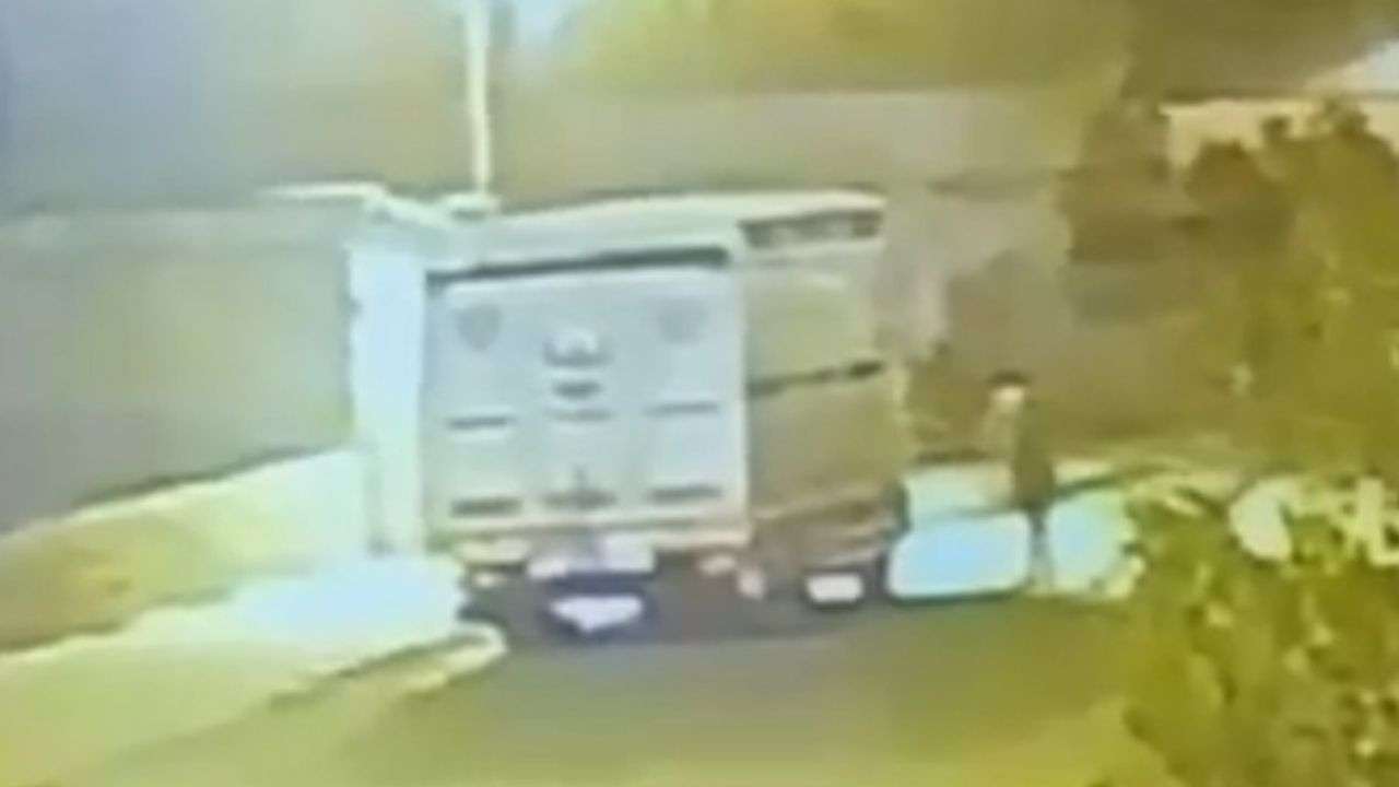Konya'da kamyonet kundaklandı