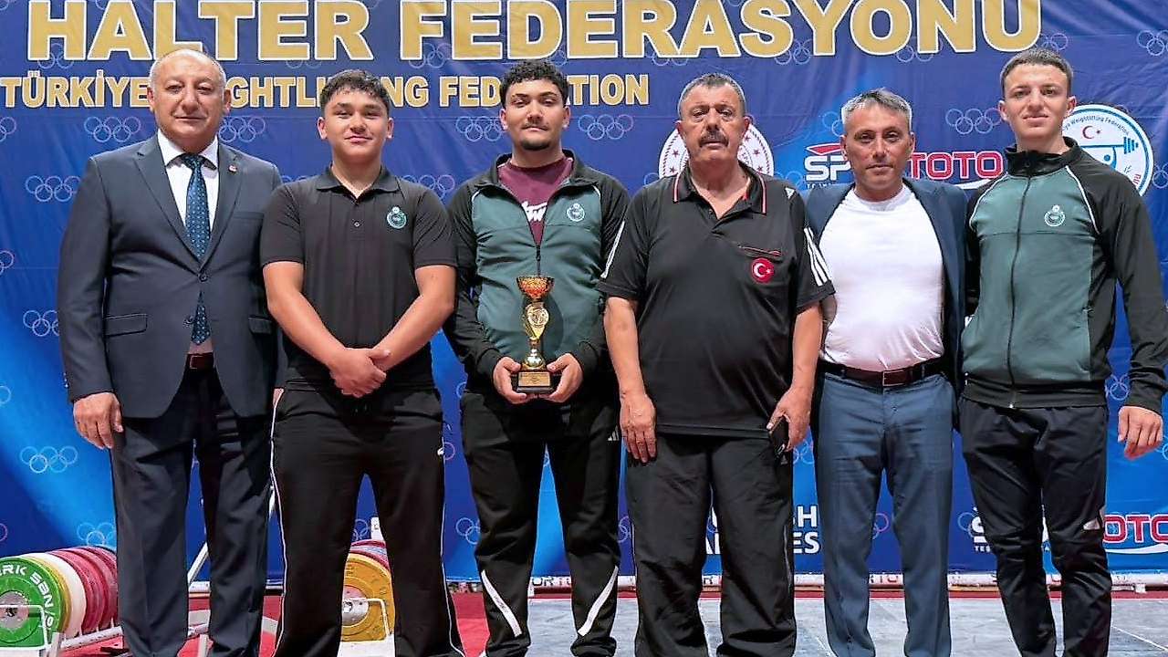 Karatay Belediyesporlu haltercilerden çifte başarı