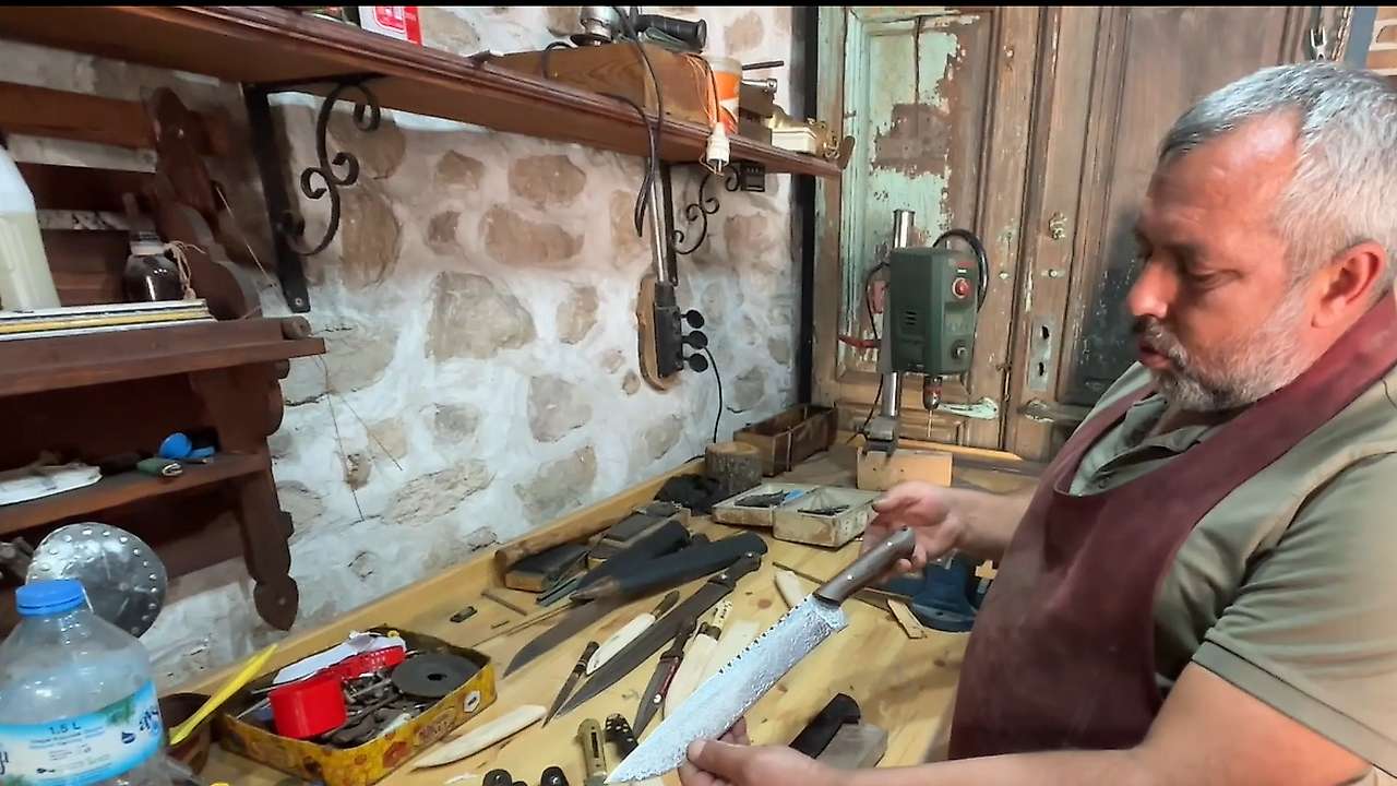 Konya'da 1000 derecelik ocaktan çıkan eşsiz bıçaklar
