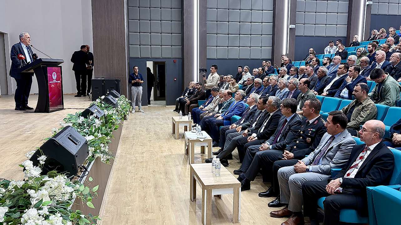 Konya'da 75 yıllık eğitim yuvası yeni binasına kavuştu