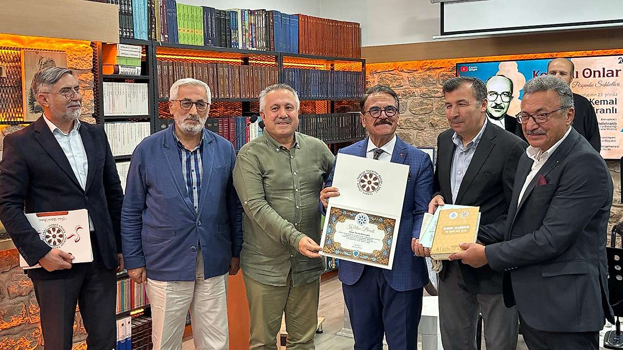 Konya'da Dr. Ali Kemal Belviranlı dualarla yad edildi