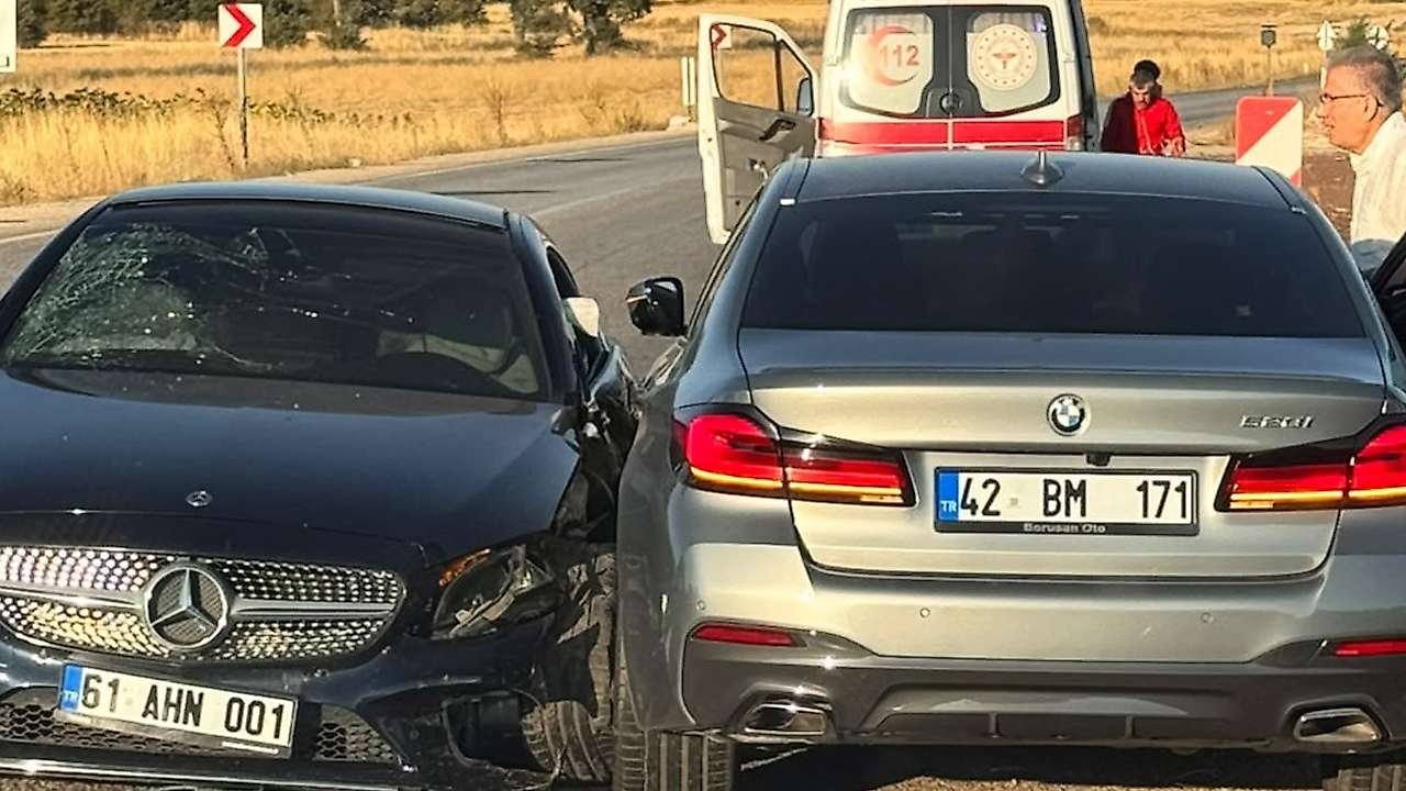 Konya'da feci kaza! 3 otomobil birbirine girdi