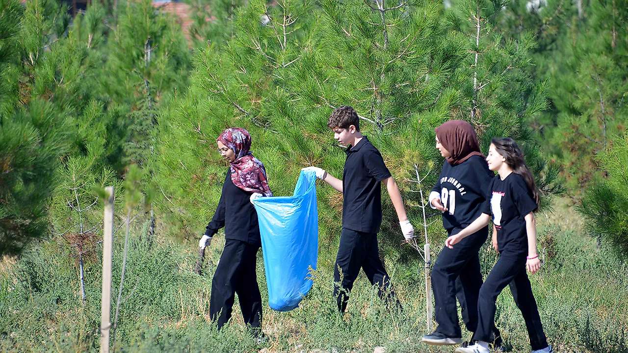 Konya'da gençlerden çevre için örnek hareket!