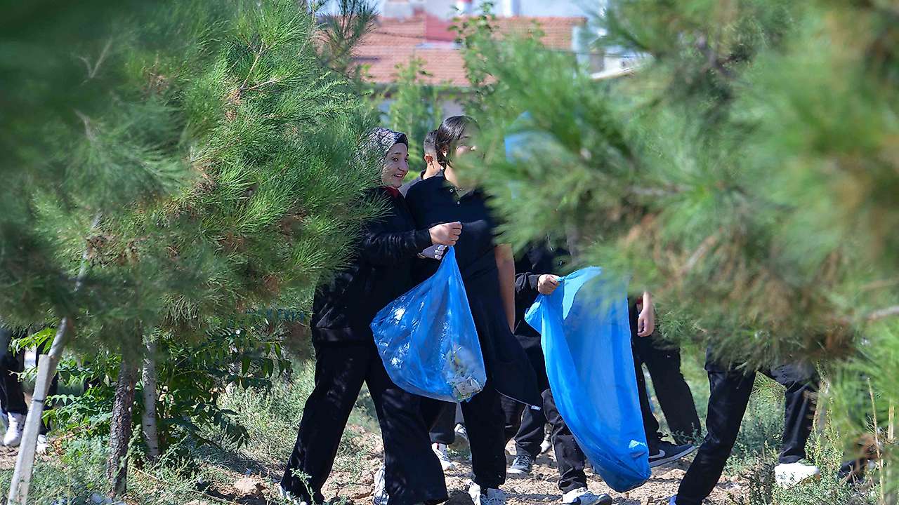 Konya'da gençlerden çevre için örnek hareket!