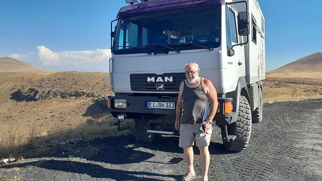 Konya'da kuruyan göl karavan tutkunlarının yeni gözdesi oldu