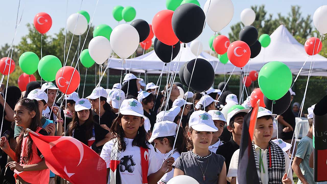 Konya'da uçurtmalar bu kez Gazze'deki çocuklar için uçtu
