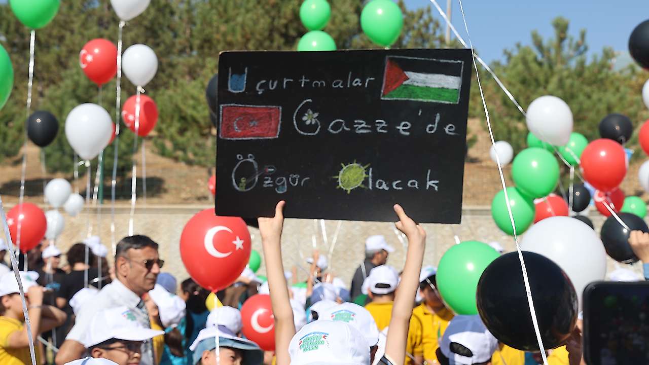 Konya'da uçurtmalar bu kez Gazze'deki çocuklar için uçtu