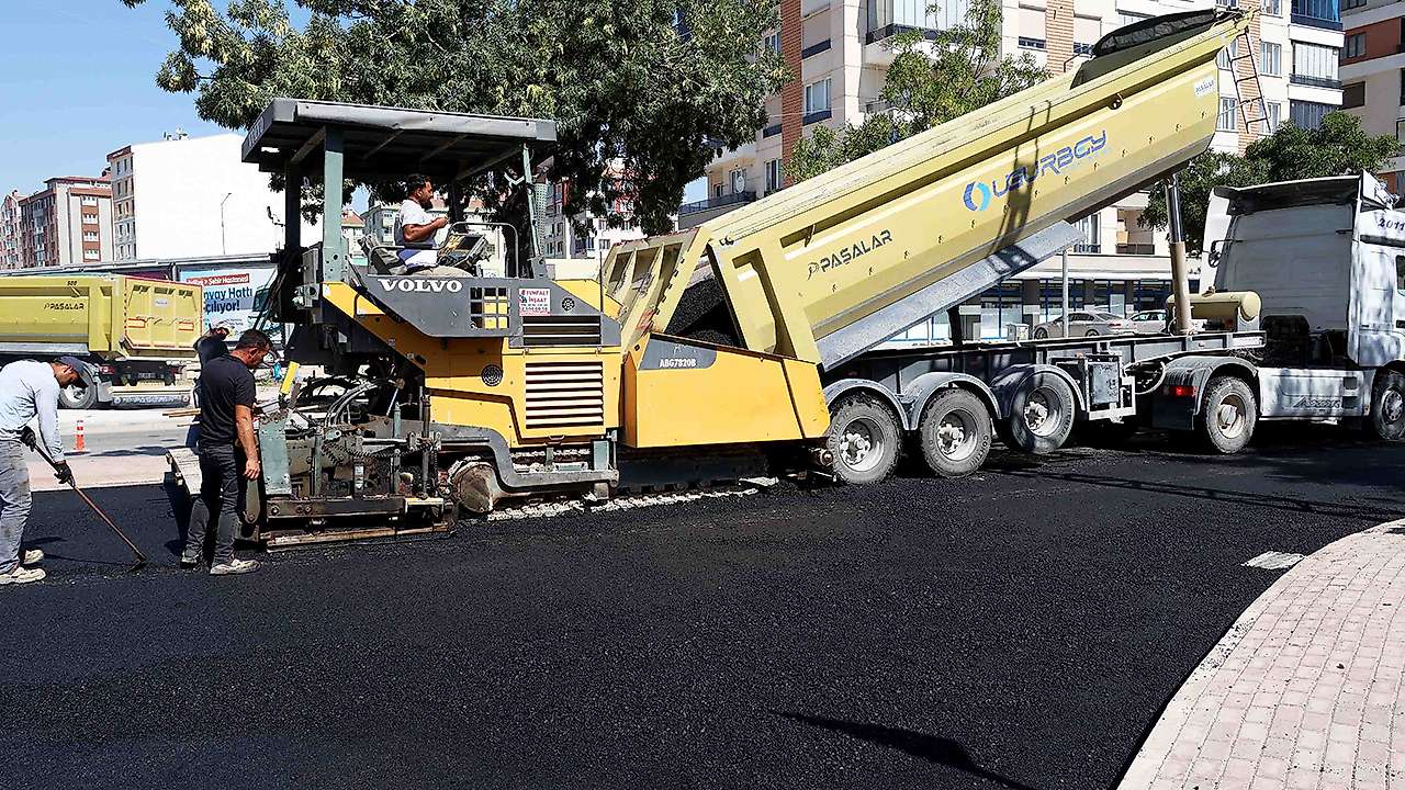 Konya'da ulaşımı rahatlatacak 800 metrelik dev asfalt adımı atıldı