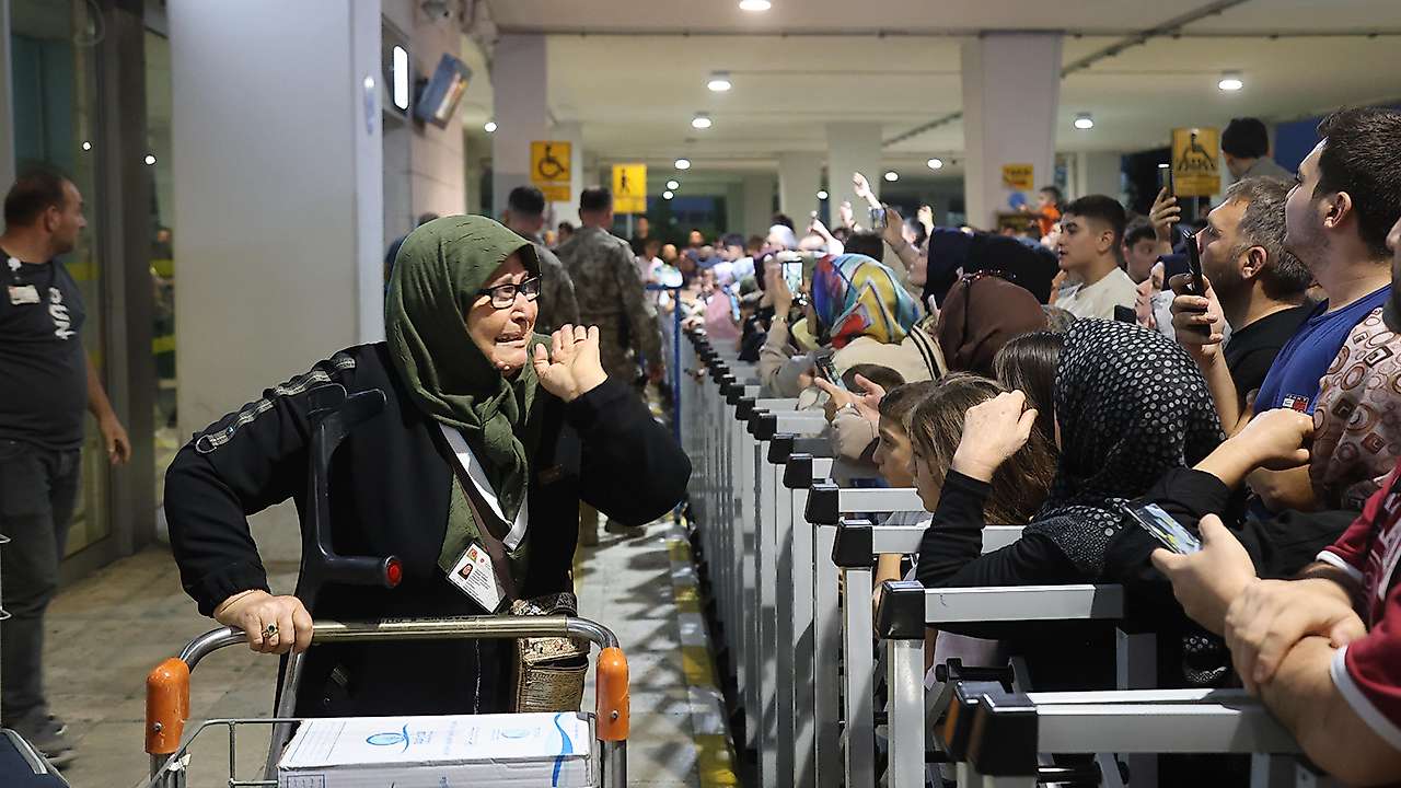 Konya'da Vefa Umresi heyecanı: İlk kafile yurda döndü