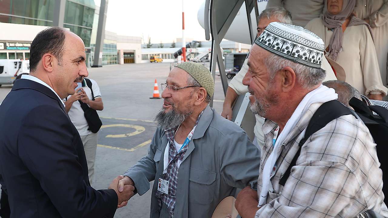 Konya'da Vefa Umresi heyecanı: İlk kafile yurda döndü