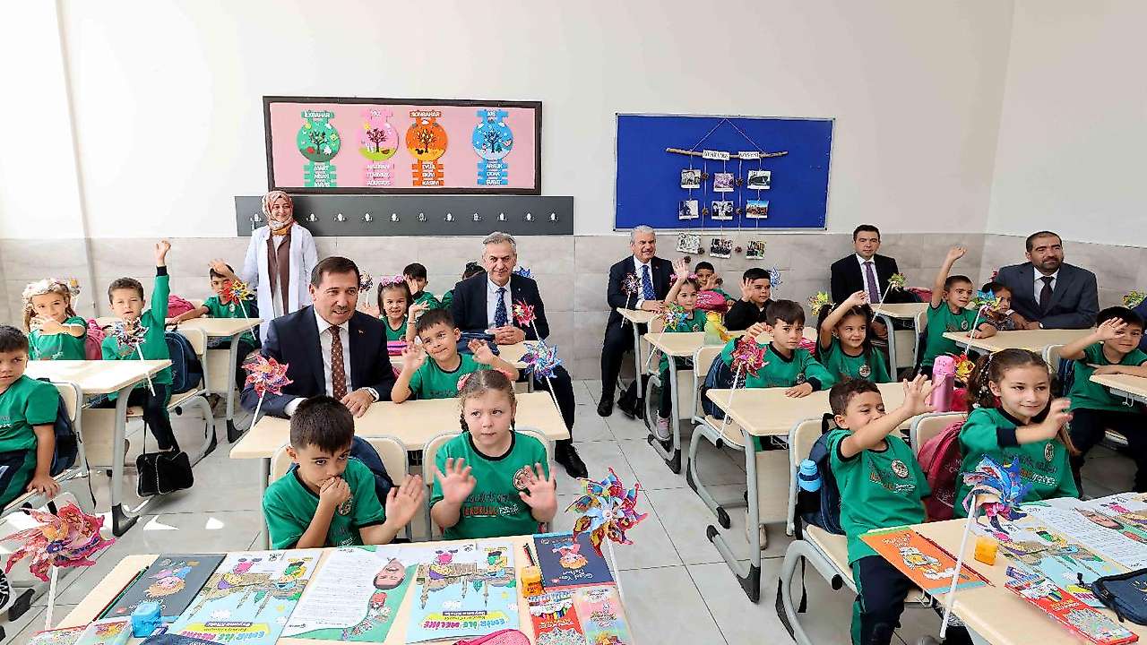 Konya'da yeni eğitim yılına protokolden anlamlı ziyaret!