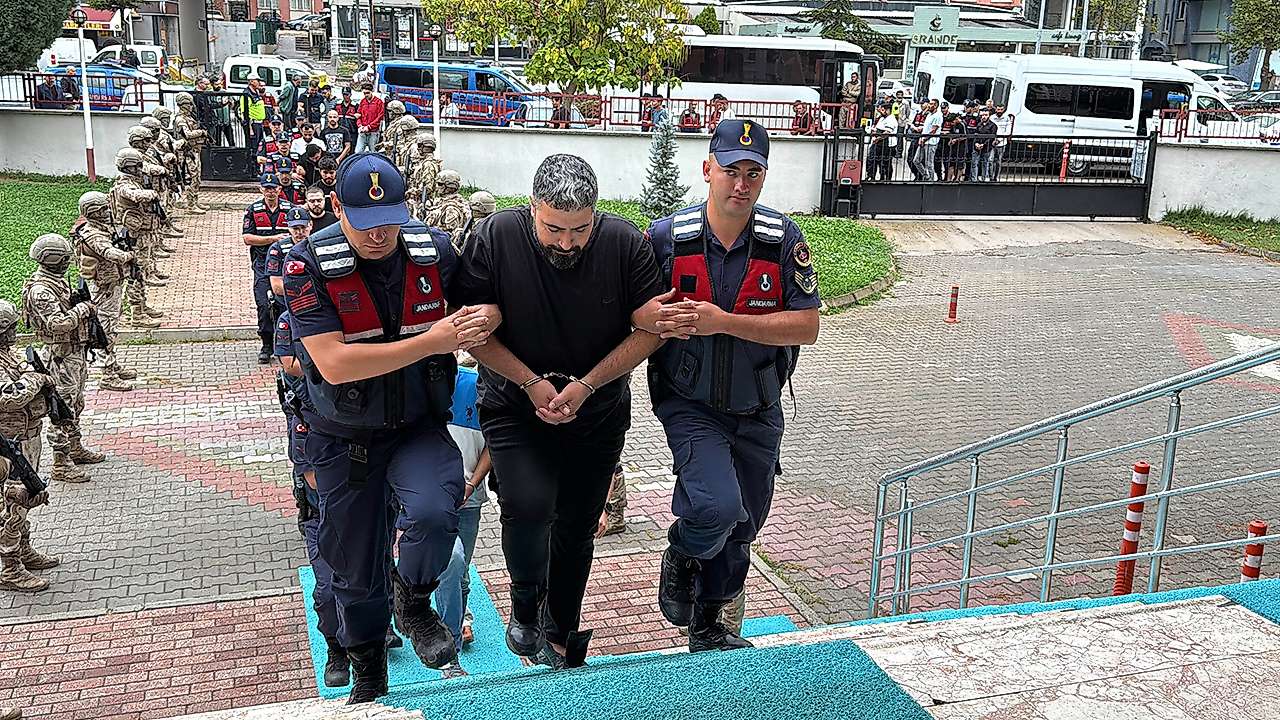 Konya merkezli eş zamanlı operasyon! Çok sayıda materyal ele geçirildi