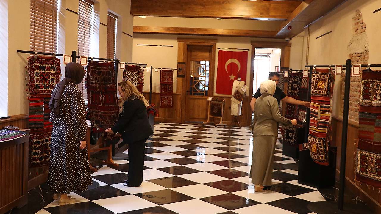 Konya'nın da yer aldığı heybe koleksiyonu Anadolu'nun hafızasını yaşatıyor