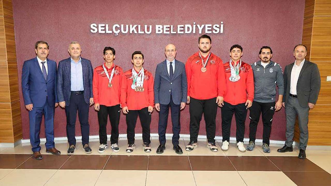 Konya'nın şampiyon sporcuları Başkan Pekyatırmacı'nın konuğu oldu