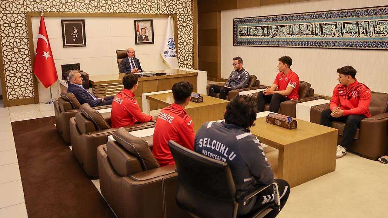 Konya'nın şampiyon sporcuları Başkan Pekyatırmacı'nın konuğu oldu