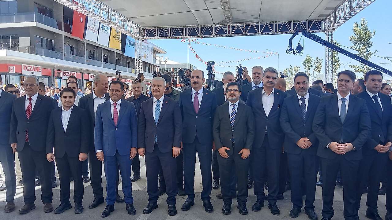 Konya ulaşımında tarihi gün: Adliye- Şehir Hastanesi tramvay hattı açıldı