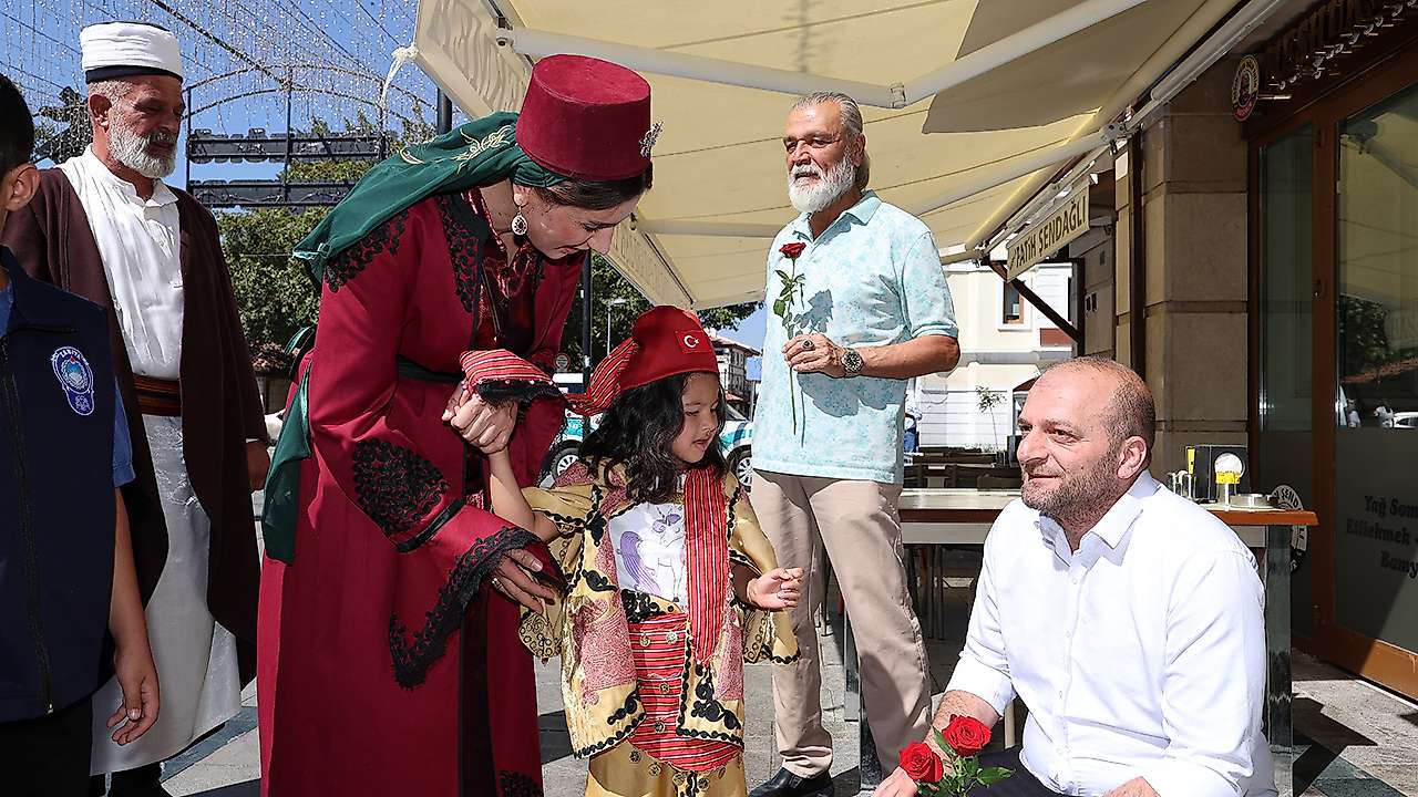 Konya zabıtasından 200. yıl kutlaması: Tarihi üniformalarla esnaf ziyareti