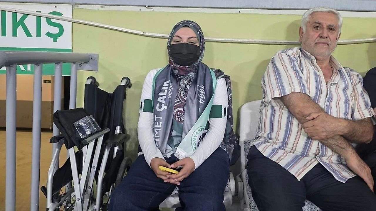 Konyaspor'dan kanseri tedavisi gören taraftarına duygulandıran ziyaret
