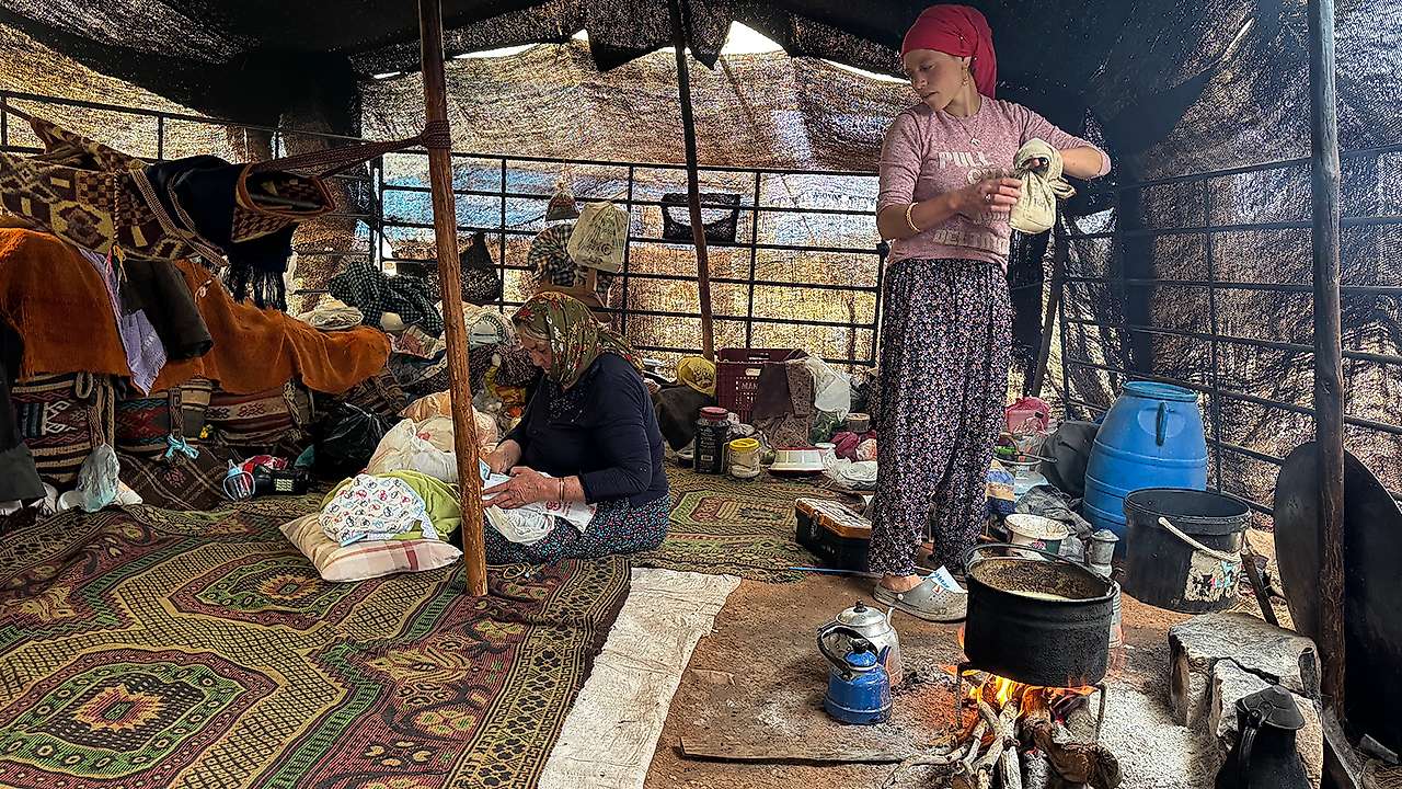 Mersin'den Konya'ya uzanan yörük göçünde devecilik geleneği sürüyor