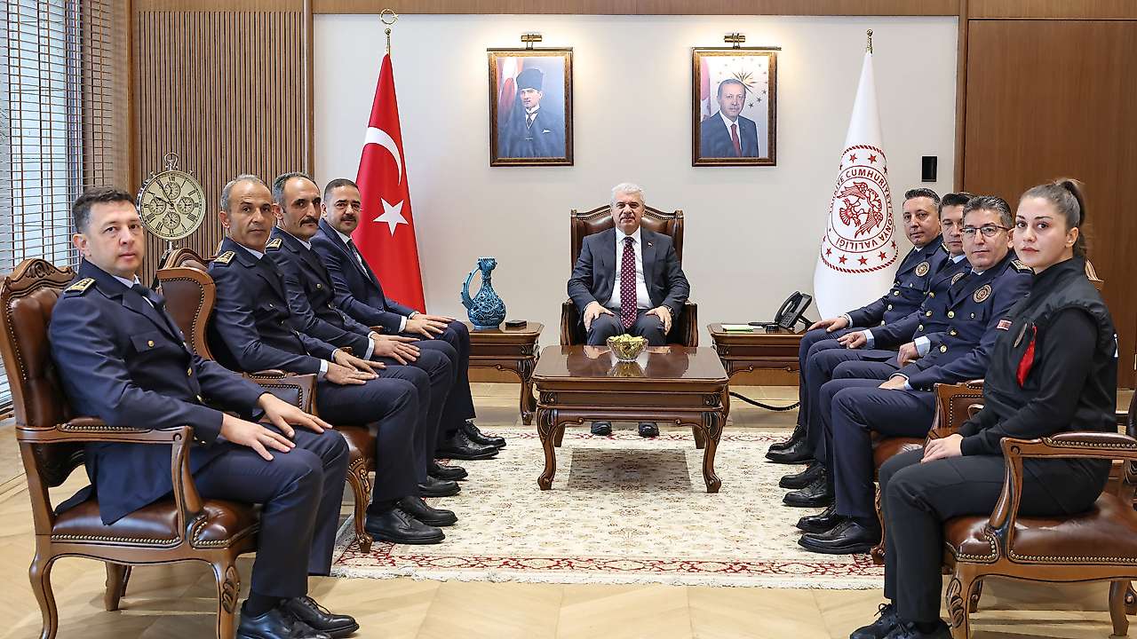 Vali Akın'dan itfaiyecilere teşekkür!