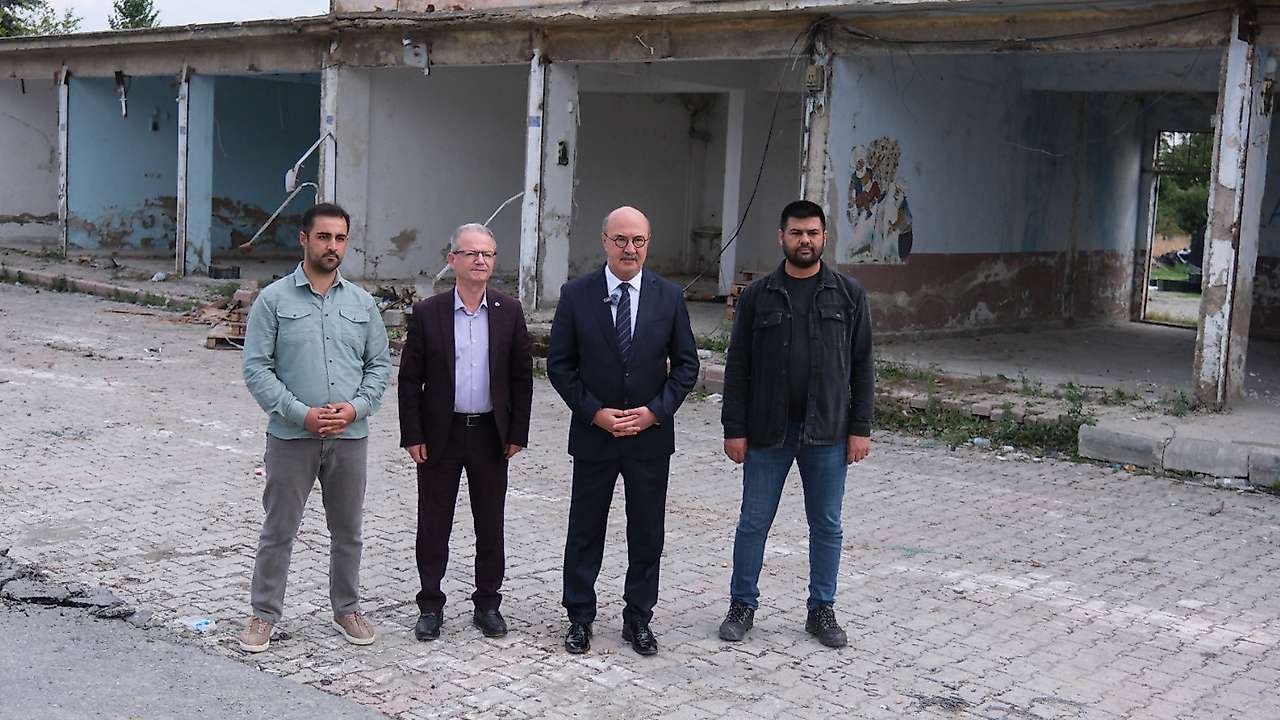 Akşehir'de beklenen yıkım başladı