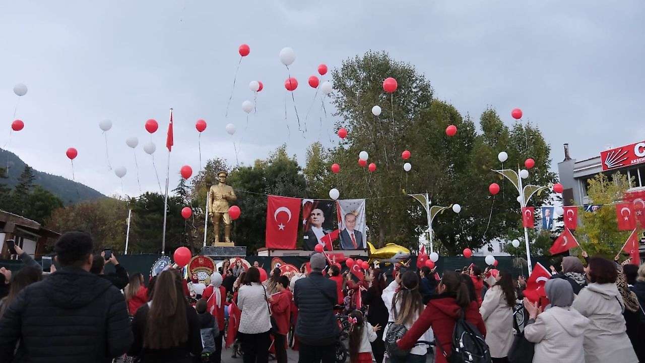 Akşehir'de gün boyunca Cumhuriyet Bayramı etkinliklerle kutlandı