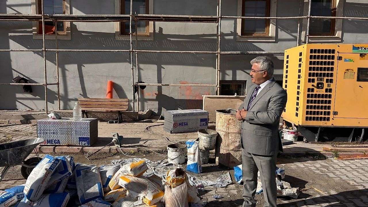 Akşehir Hükümet Konağı'nda yenileme çalışmaları sürüyor