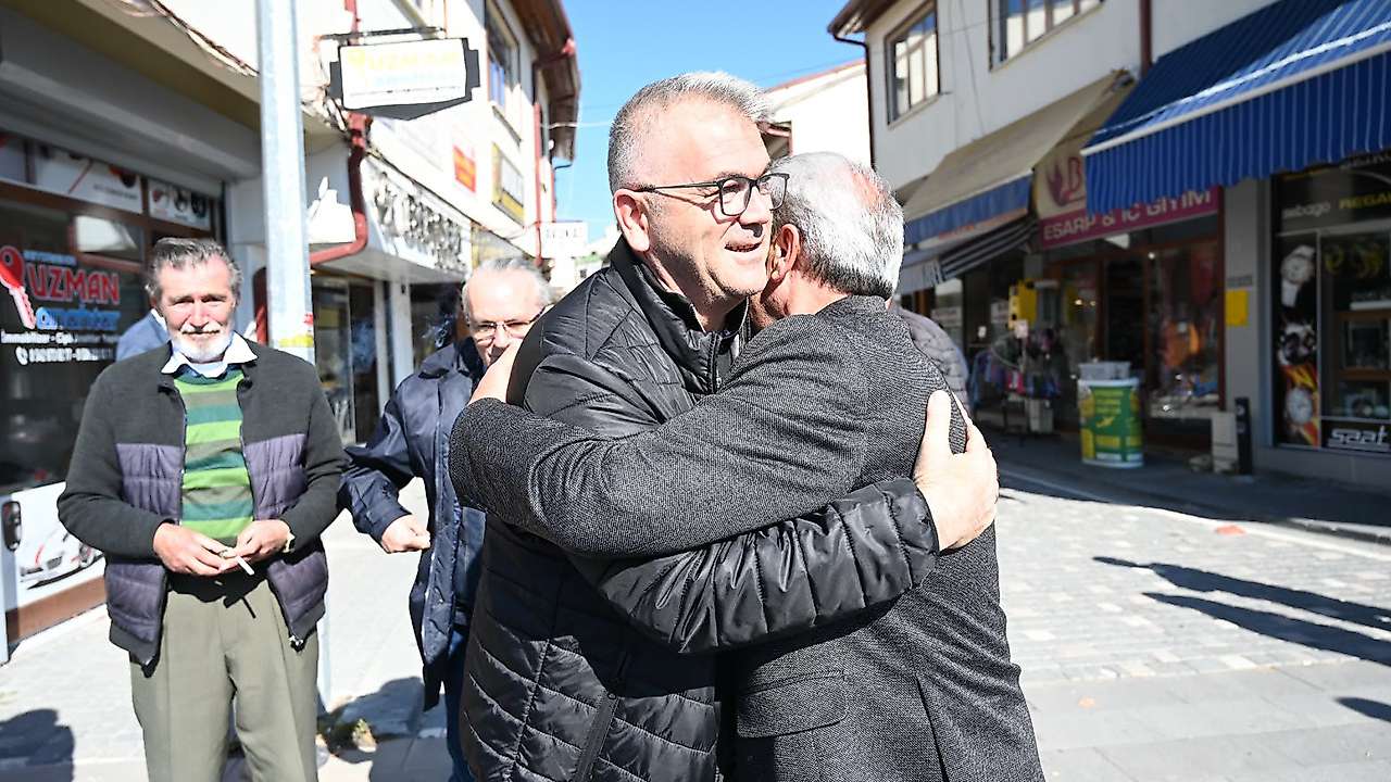 Başkan Ustaoğlu çarşı esnafının taleplerini dinledi