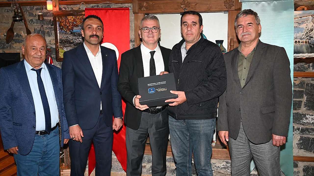 Başkan Ustaoğlu muhtarlarla buluştu