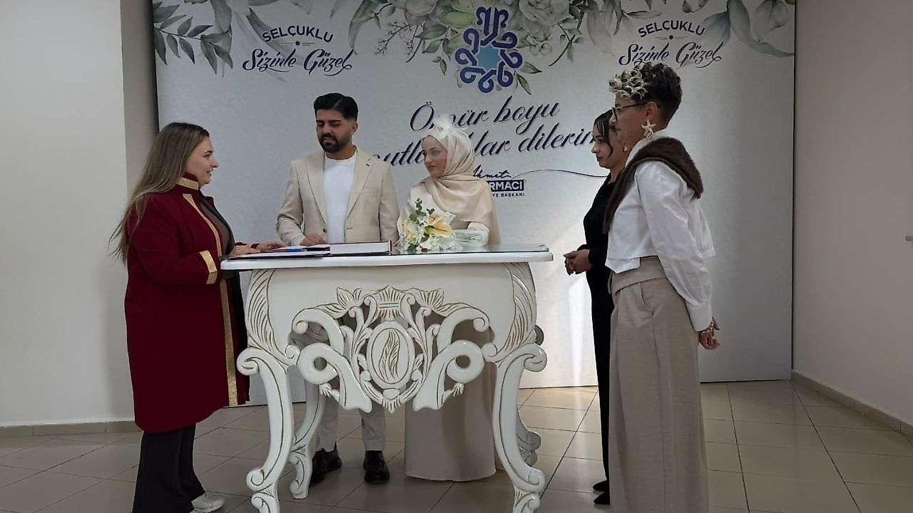 Batmanlı gelin Konya'da dünyaevine girdi